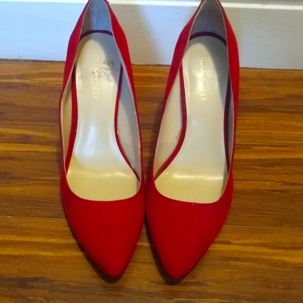 Red pumps
